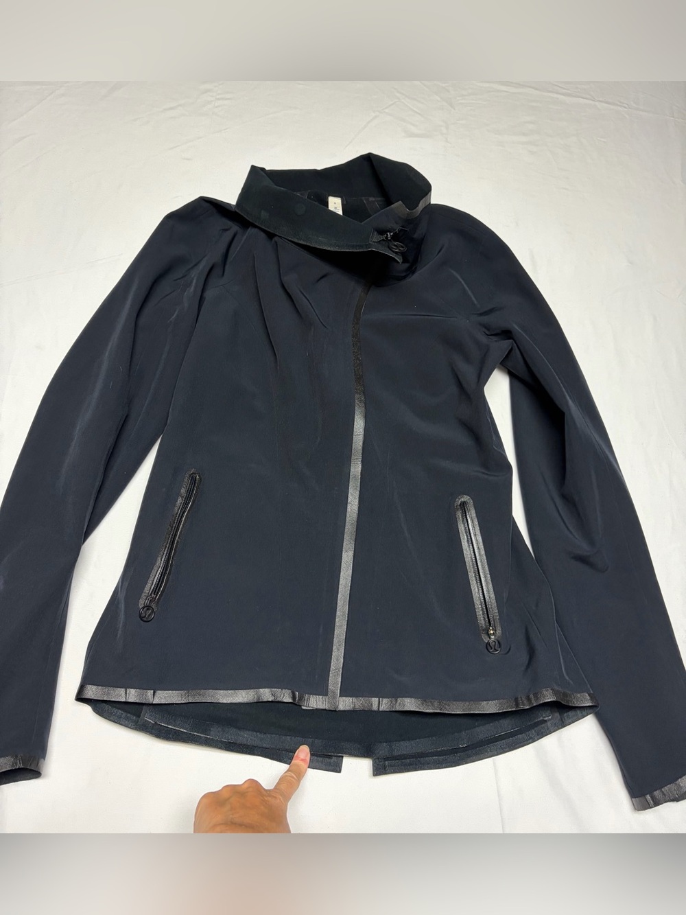 Lululemon Jacket Womens 8 Black Softshell Windbreaker Full Zip Pockets Running